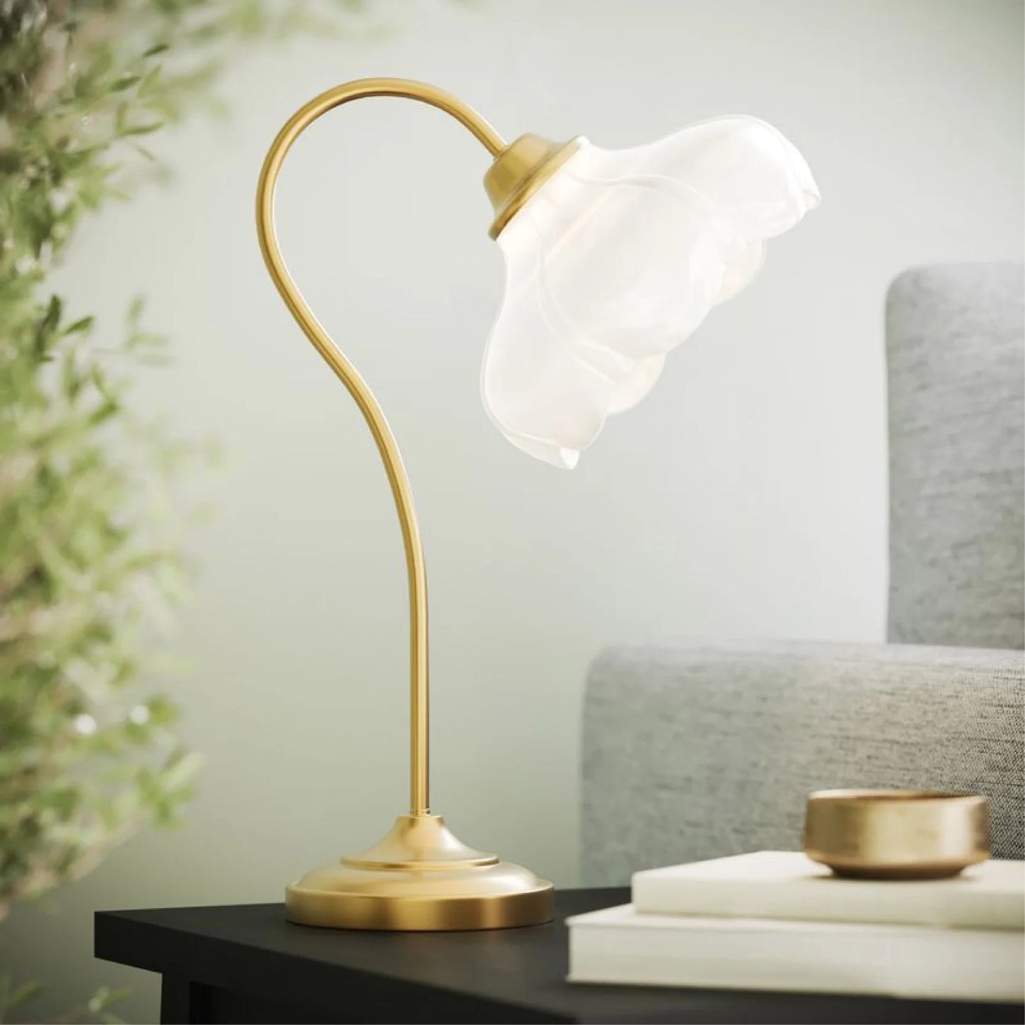 19" Gold Metal Table Lamp with Glass Petal Shade